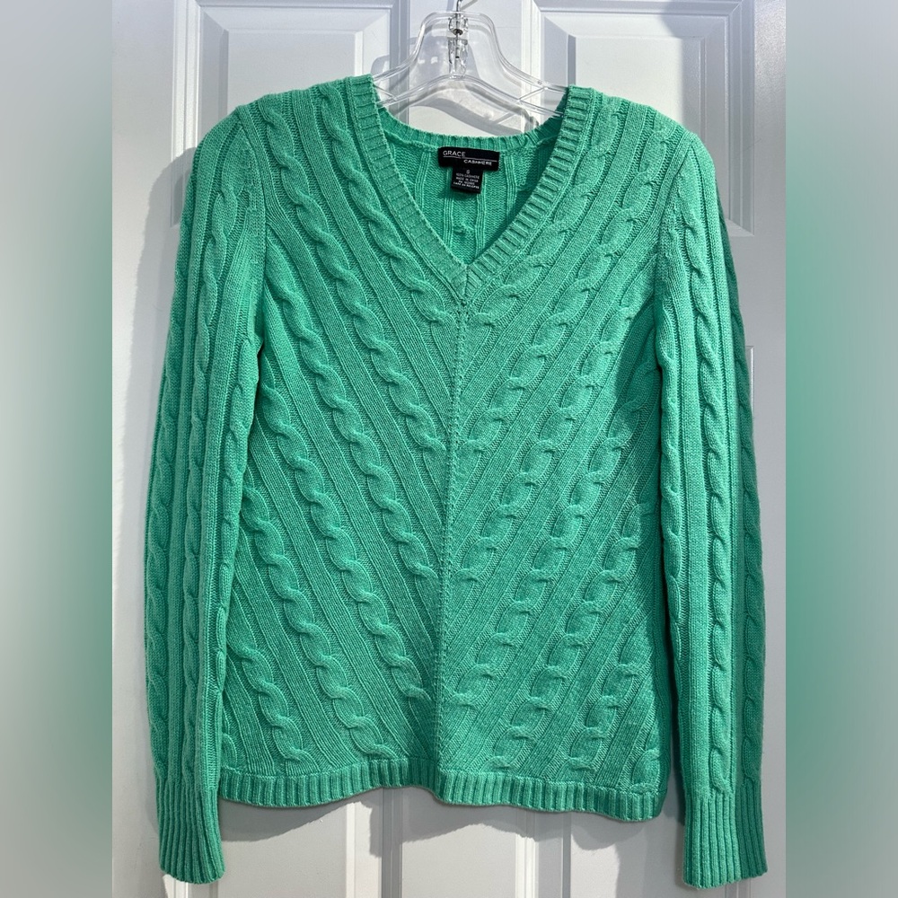 100% cashmere v-neck sweater women’s small, green, Grace Cashmere brand